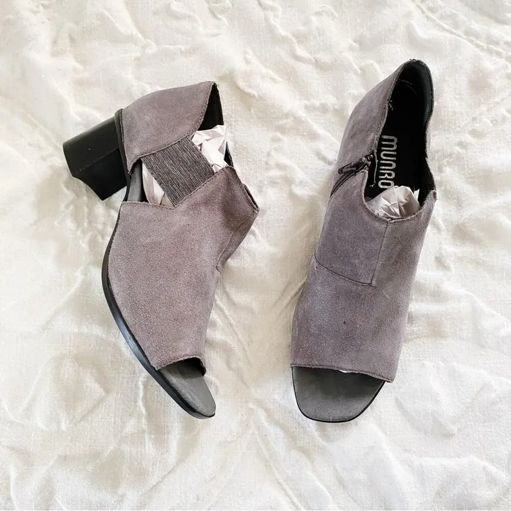 Munro sable Black Suede Sandal Size 9.5M